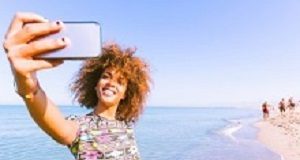 Selfies distort nose size, sparking demands for plastic surgery Selfies