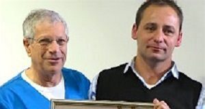 'Miracle Man' hands Comrades Marathon medal to trauma surgeon Daniel de Wet with Professor Kenneth Boffard