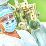 8-MB-Lighter Note-16-12-2021-1-Surgeon-Doctor-Operating-iStock-522818553