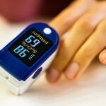 4-MB-Practitioners-03-02-2020-Pulse oximeter-hand-iStock-1351786496
