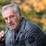 9-MB-Harm Reduction-12-05-2022-E-cigareet-Vape-Senior-Man-iStock-522169627