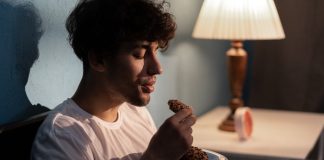 Bedtime snacking boosts liver disease risk by 30% – US study